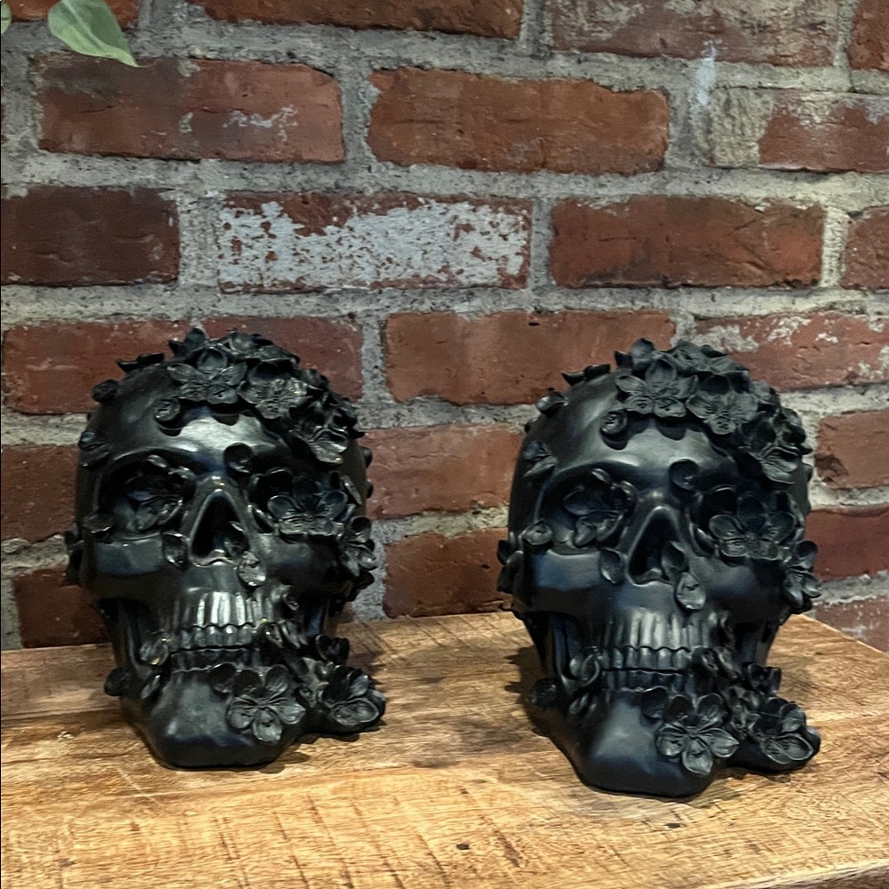 Black Floral Skull Decor Set